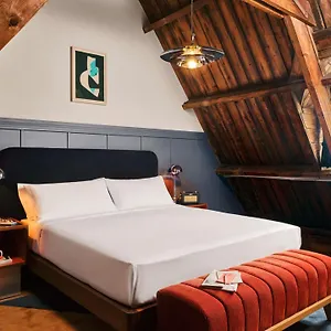 Hotel The Hoxton, Lloyd